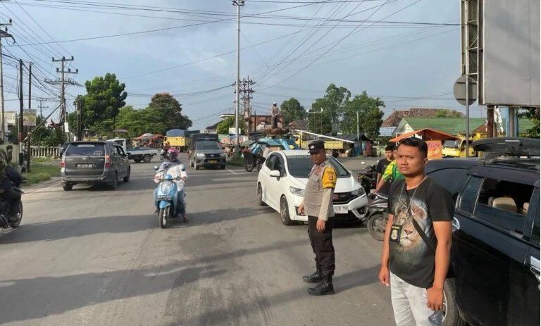 Polsek Tanjung Raja Gelar Patroli dan Pengaturan Lalu Lintas di Pasar Bedug Selama Ramadhan