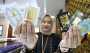 Emas Antam dan wanita cantik