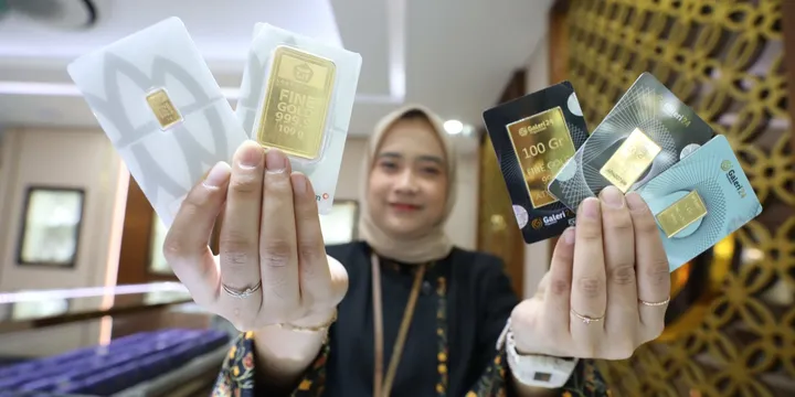 Emas Antam dan wanita cantik