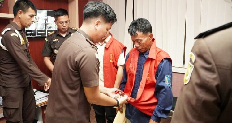 Dua pejabat Forum Kades di Kecamatan Pagar Gunung, Lahat