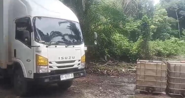 Truk Box Terlihat di Lokasi Penyulingan Minyak di Keban Muba, Sopir Sebut di Bawah Koordinasi